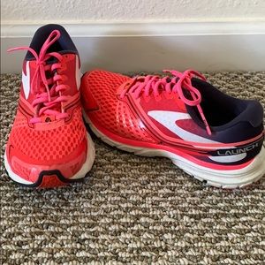 Women’s brooks running shoes. Size 6.